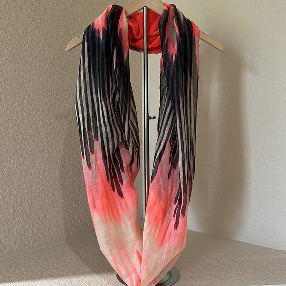 Abstract Print Infinity Scarf - Picture 1 of 5